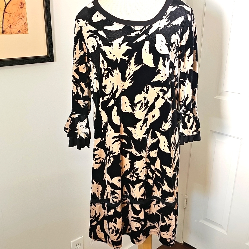 Rabbit Rabbit Rabbit Designs Floral Velvet‎ Shift Dress Womens Size 12 Black Tan